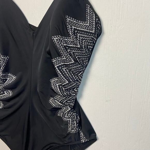 Miraclesuit Women's Stitch Fix Temptation Black One Piece Swimsuit Slimming 14 - Picture 3 of 10